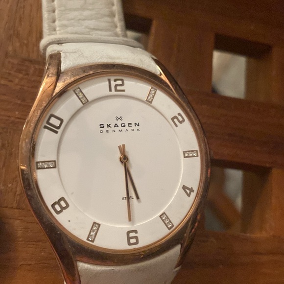 4 Skagen watches - Picture 5 of 7